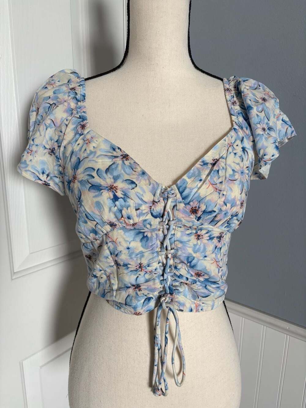 American Eagle Floral Flutter Sleeve Smocked Corset Crop Top NWT
